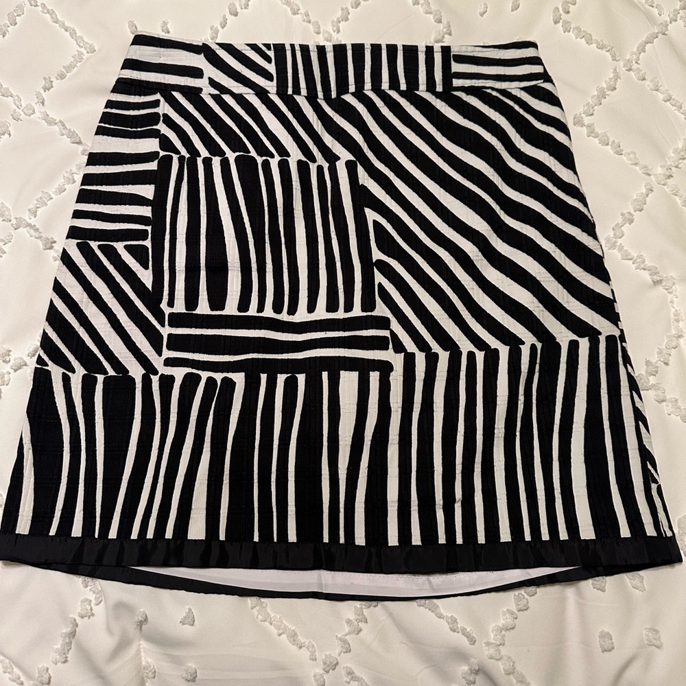 EUC Ann Taylor Zebra Stripe Mini Skirt Size 6 Petite